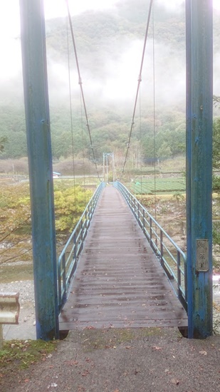 登山口への橋